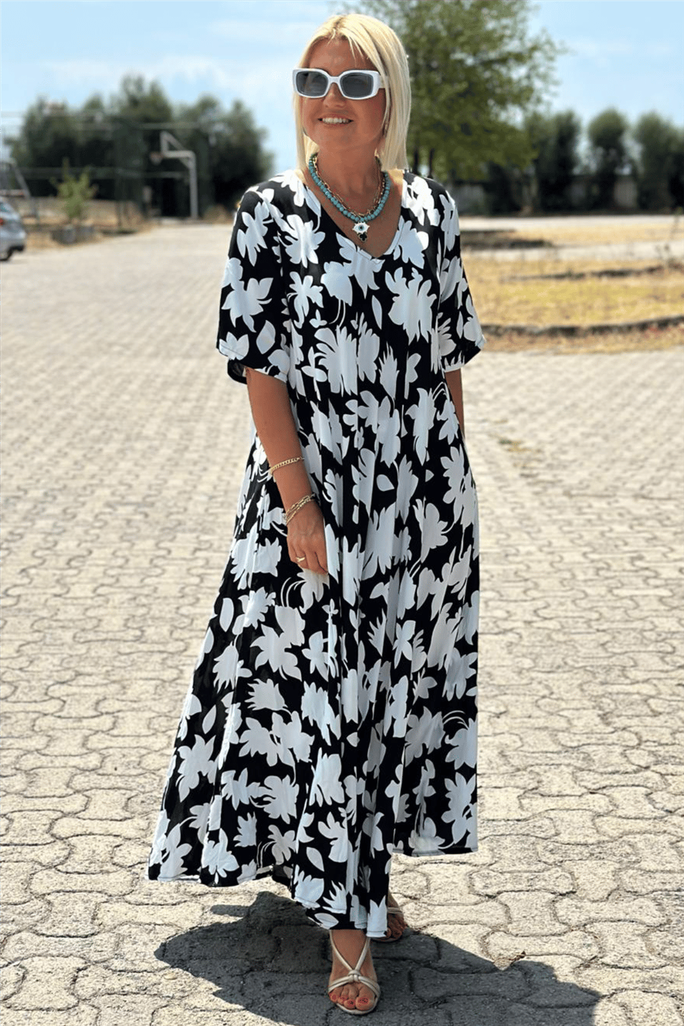 Patricia | Elegant dress with flattering tummy coverage