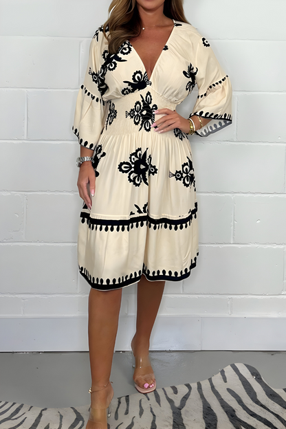 Eloise | Flattering knee-length dress